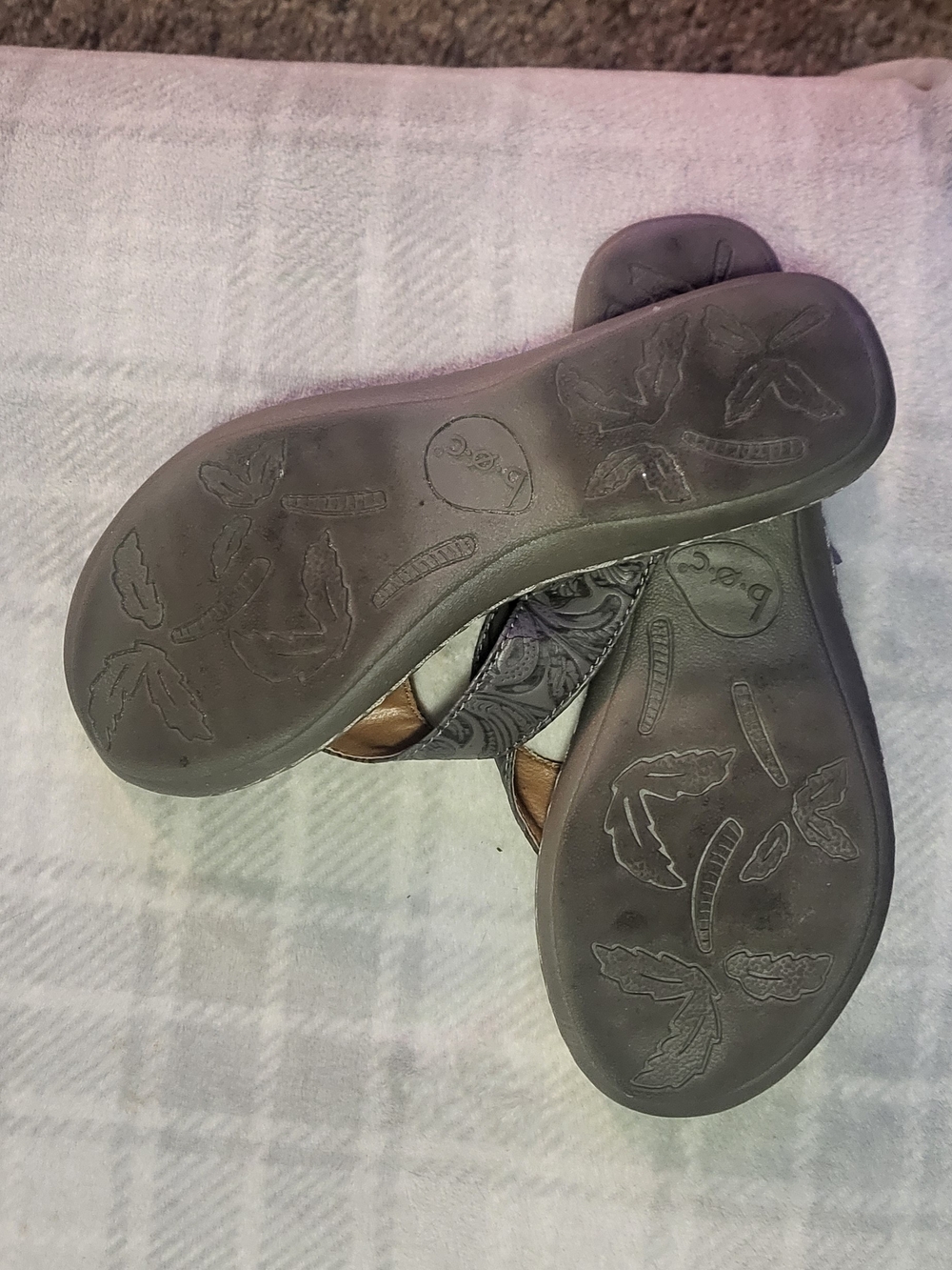 Women's BOC Gray Embossed Thong Sandals - Comfortable Casual Flip Flops 8M - Picture 5 of 10